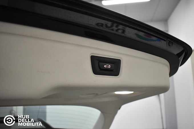 BMW 320d 48V Touring Business Advantage